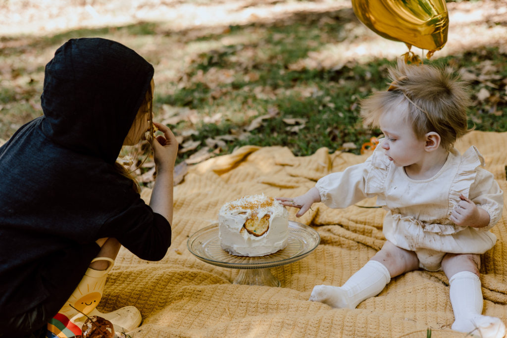 siblings included in baby photoshoot