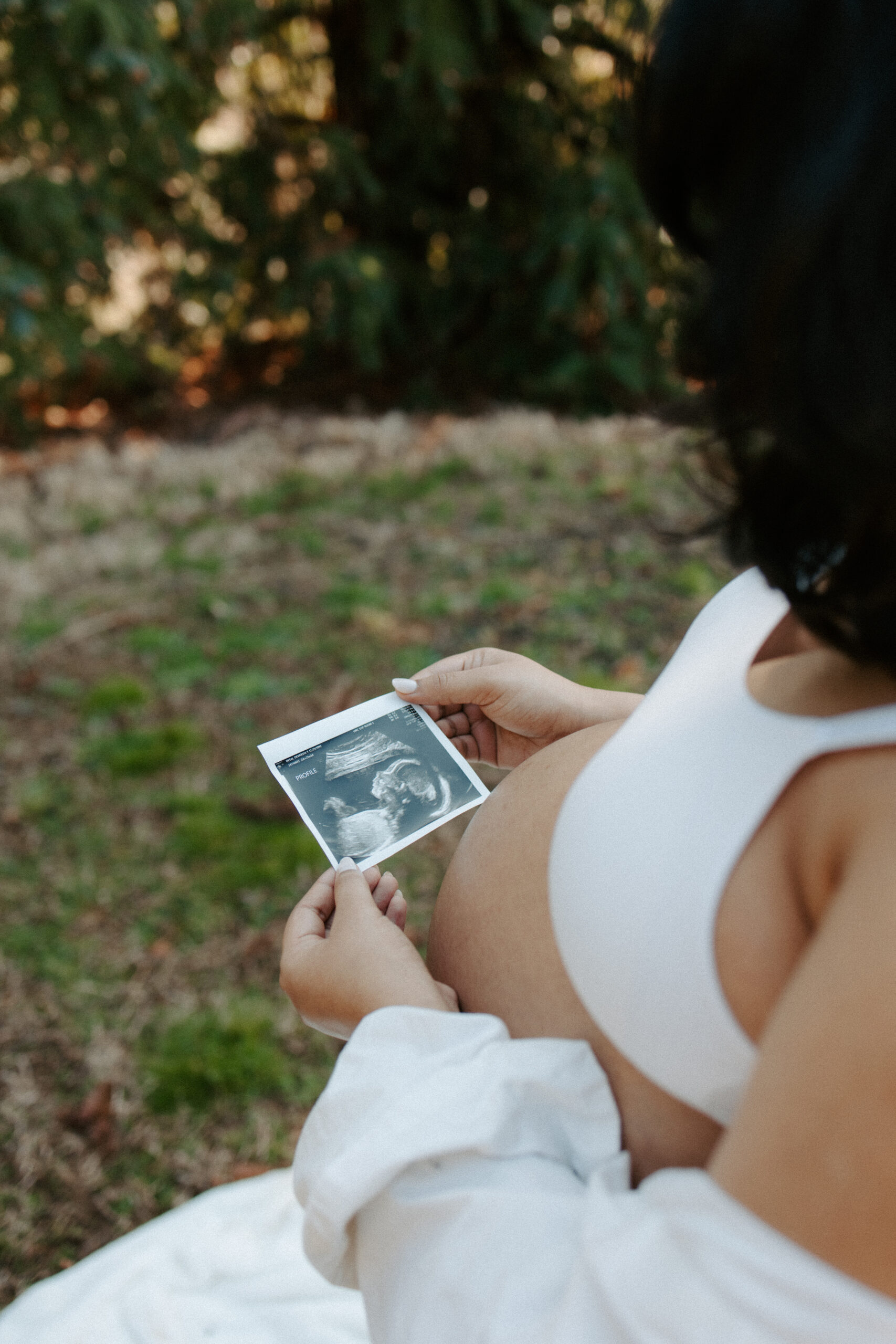 Maternity photo taken by Richmond Va Photographer at Maymont Park