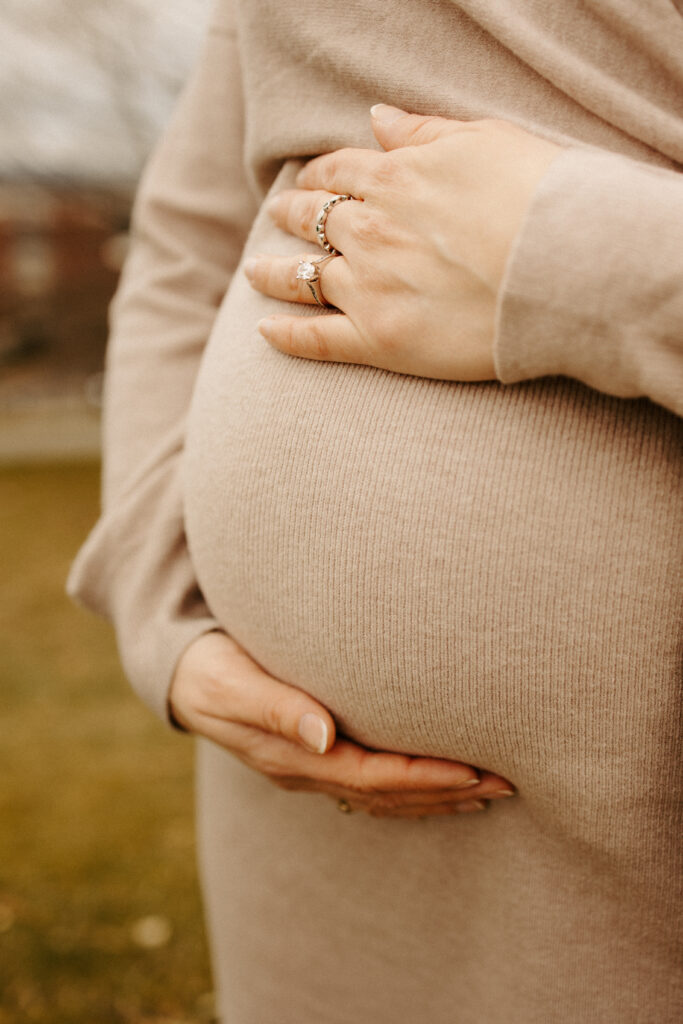 Libby Hill Park Maternity Photoshoot