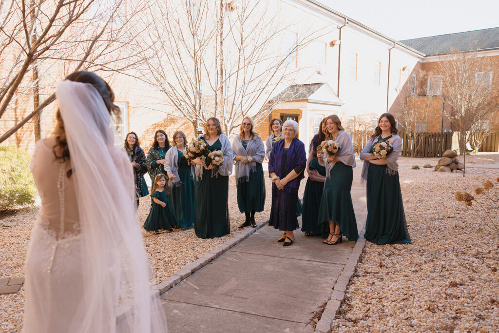 Cozy winter wedding in VA