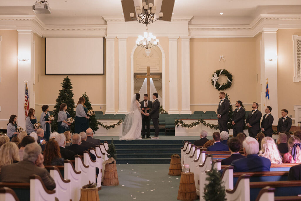 Cozy winter wedding in VA