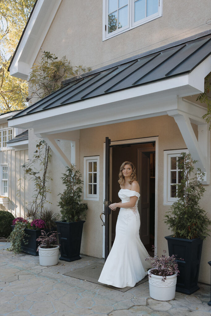 Fall wedding at The Mill At Fine Creek. A Powhatan VA wedding venue